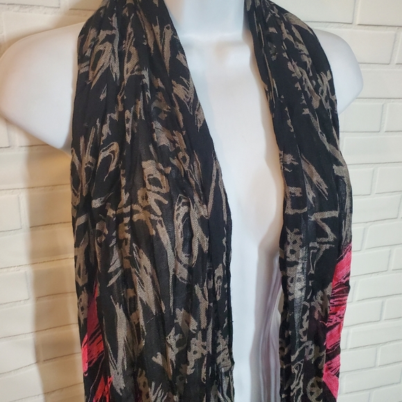 New York Graffitti Print Lightweight Scarf - Picture 4 of 8